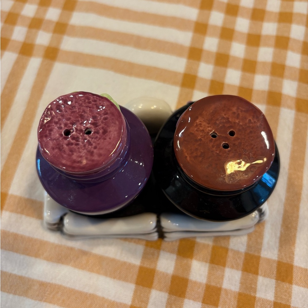 NWT Poison Jar of Salt and Pepper set, with Skull Tray π π€ π - Picture 3 of 8